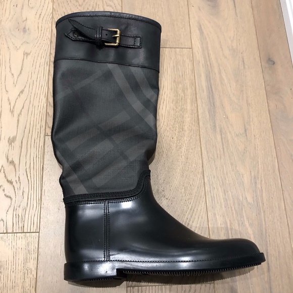 Burberry Rain Boots Size 8.5 - Picture 2 of 4